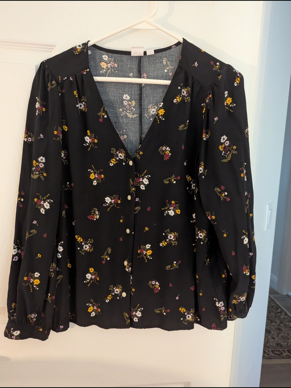 GAP Black Floral V-Neck Button-Front Blouse